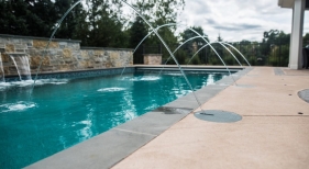 Geometric Pool with Sheer Descents and Deck Jets