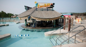 Waterpark Resort - Outdoor Swim Up Bar